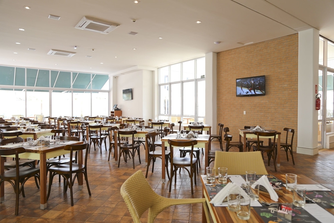 Imagen del bar/restaurante del Hotel Vitória Express Dom Pedro. Foto 8