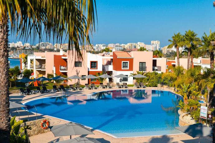 Imagen de la piscina del Hotel Vitor's Village. Foto 11