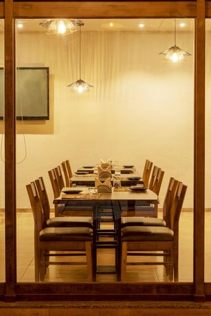 Imagen del bar/restaurante del Hotel Vits Select Rajkot. Foto 15