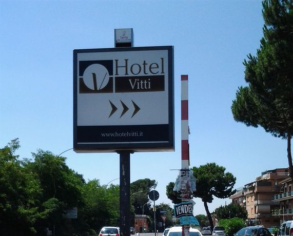 Imagen de los exteriores del Hotel Vitti. Foto 4