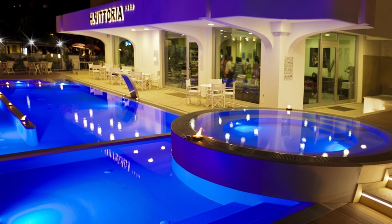 Imagen de la piscina del Hotel Vittoria, Riccione. Foto 15