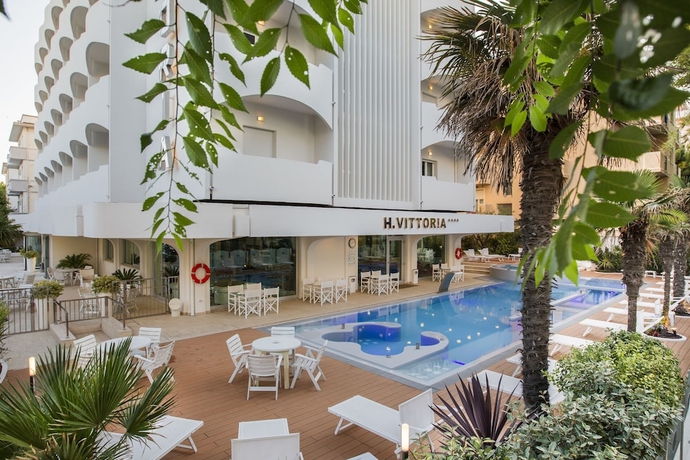 Imagen de la piscina del Hotel Vittoria, Riccione. Foto 17