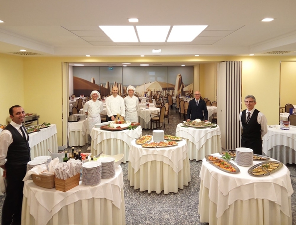 Imagen del bar/restaurante del Hotel Vittoria, Riccione. Foto 8