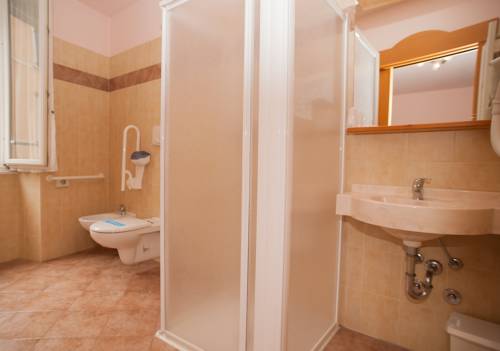 Imagen de la habitación del Hotel Vittoria, Riva del Garda. Foto 4