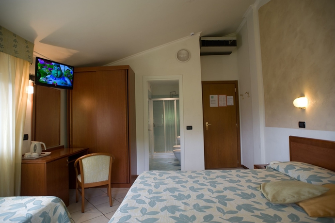 Imagen de la habitación del Hotel Vittoria, Viareggio. Foto 13