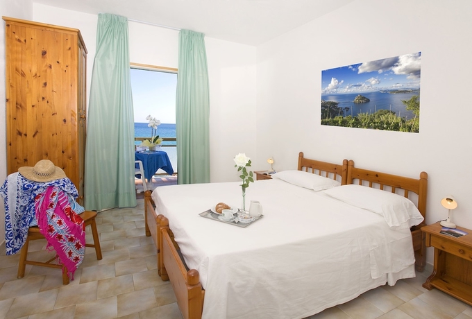 Imagen de la habitación del Hotel Vittorio Beach Resort. Foto 3