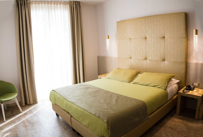 Imagen de la habitación del Hotel Vittorio, Desenzano del Garda. Foto 7