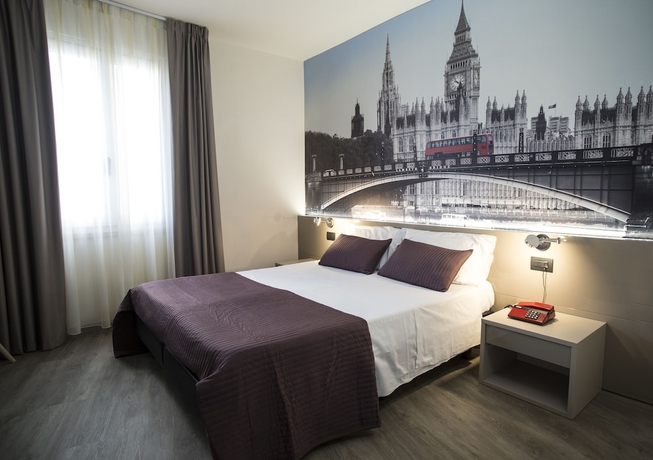 Imagen de la habitación del Hotel Vittorio, Desenzano del Garda. Foto 13