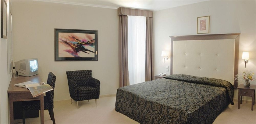 Imagen de la habitación del Hotel Vittorio Emanuele. Foto 8