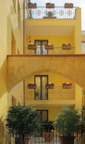 Imagen de los exteriores del Hotel Vittorio Emanuele. Foto 11