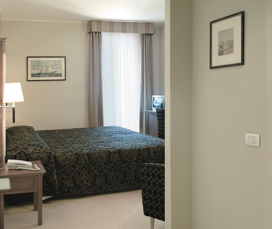 Imagen de la habitación del Hotel Vittorio Emanuele. Foto 10