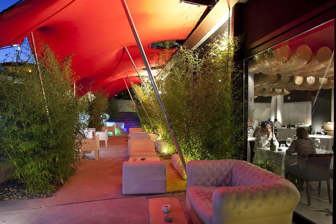 Imagen de los exteriores del Hotel Viura. Foto 10