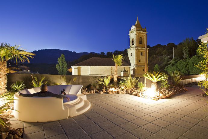 Imagen de los exteriores del Hotel Viura. Foto 11