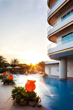 Imagen de la piscina del Hotel Viva Garden Serviced Residence. Foto 15