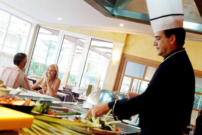 Imagen del bar/restaurante del Hotel Viva Golf. Foto 4