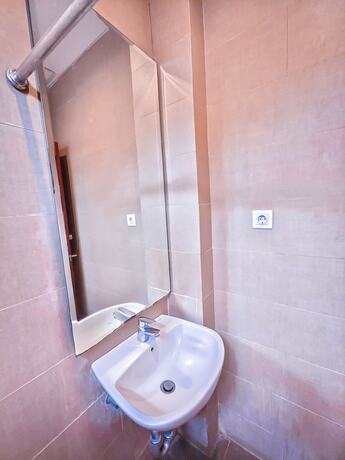 Imagen de la habitación del Hotel Viva Kediri By Front One. Foto 29