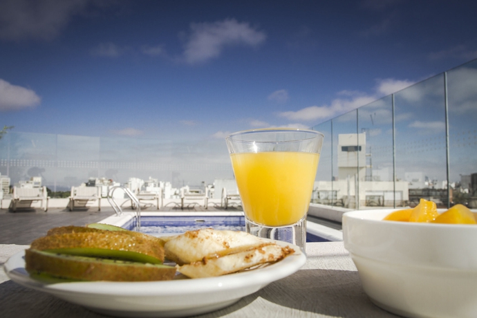 Imagen de la piscina del Hotel Vivaldi Loft Punta Carretas. Foto 15