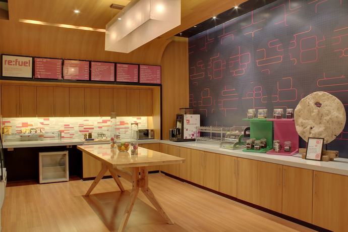 Imagen del bar/restaurante del Hotel Vivanta Ahmedabad Sg Highway. Foto 2