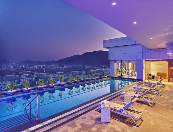 Imagen de la piscina del Hotel Vivanta Navi Mumbai Turbhe. Foto 20