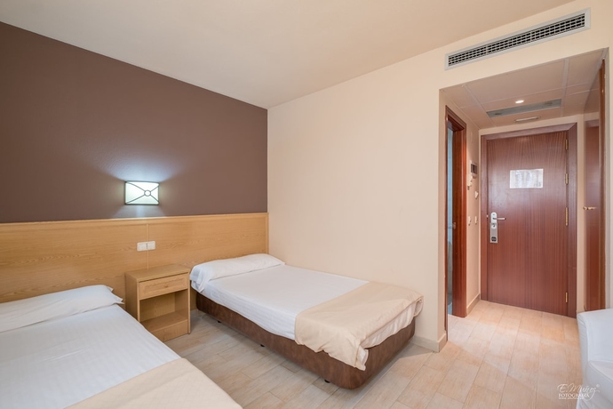 Imagen de la habitación del Hotel Vivar. Foto 11