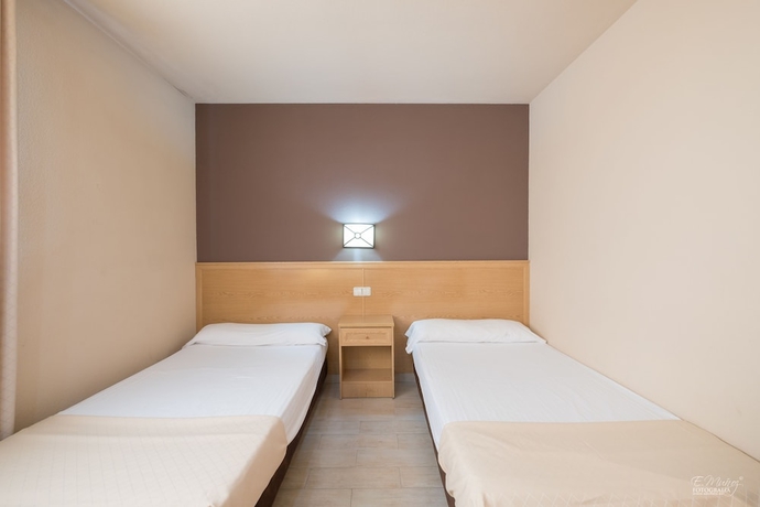 Imagen de la habitación del Hotel Vivar. Foto 12