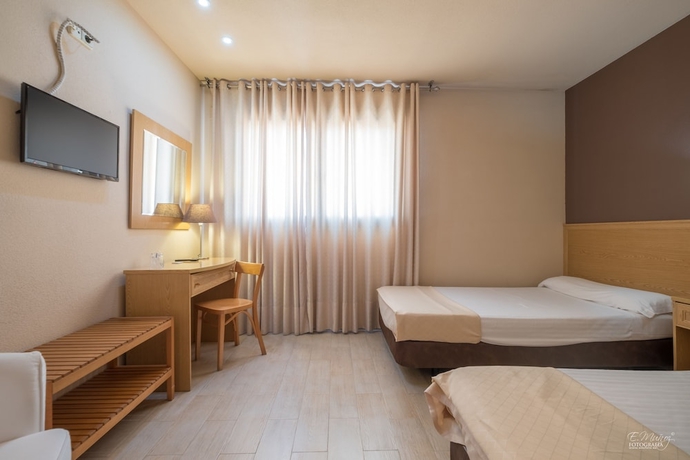 Imagen de la habitación del Hotel Vivar. Foto 13