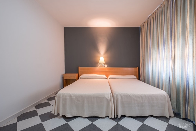Imagen de la habitación del Hotel Vivar. Foto 14
