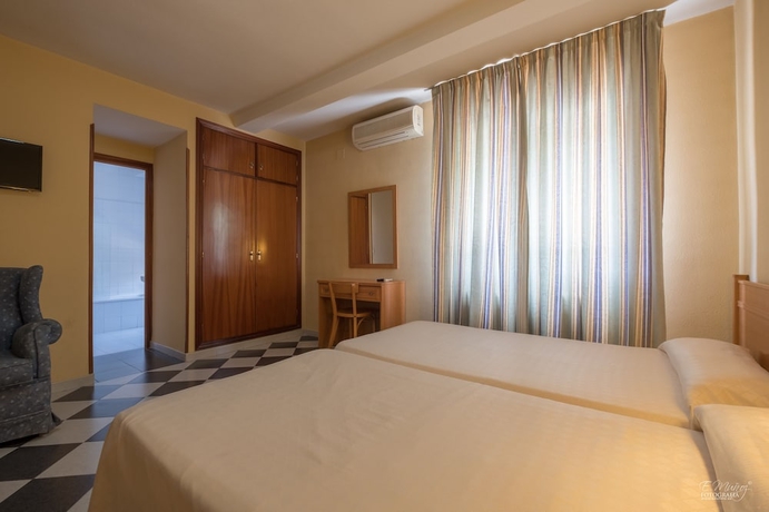 Imagen de la habitación del Hotel Vivar. Foto 15