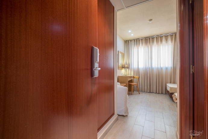 Imagen de la habitación del Hotel Vivar. Foto 16