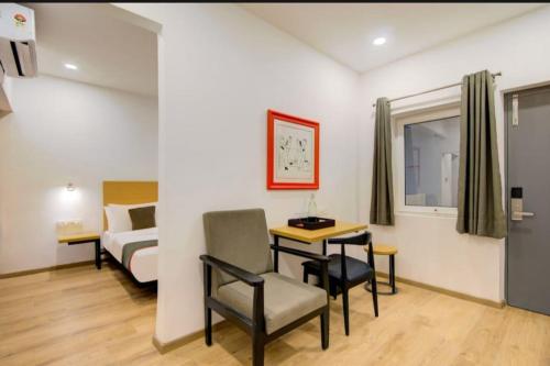 Imagen de la habitación del Hotel Vivek, Prayagraj. Foto 18