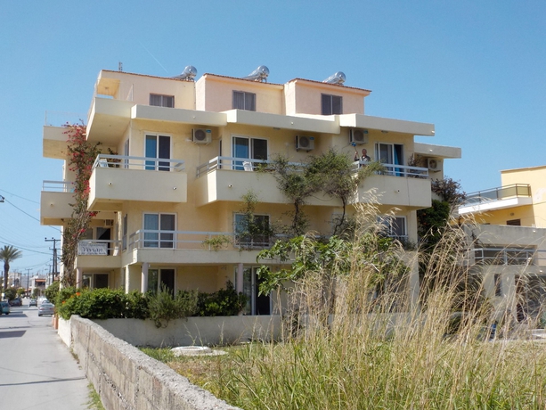 Imagen de los exteriores del Hotel Vivian Studios. Foto 14