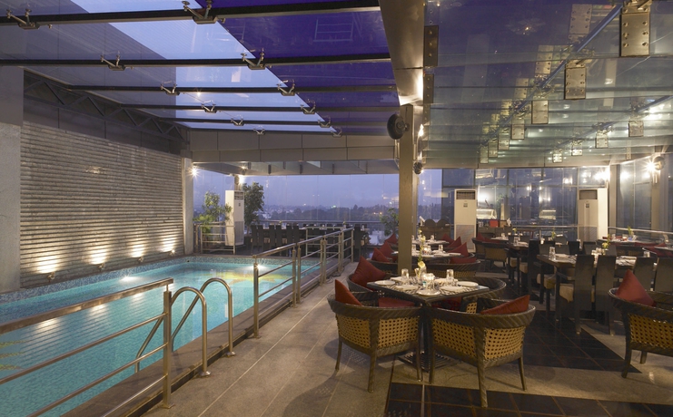 Imagen de la piscina del Hotel Vividus. Foto 15