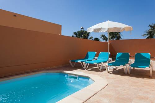Imagen de la piscina del Hotel Viviendas Vacacionales Flamingo. Foto 7