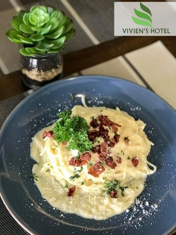 Imagen del bar/restaurante del Hotel Vivien's Hotel. Foto 12