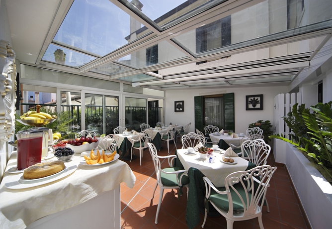 Imagen de los exteriores del Hotel Vivit. Foto 7