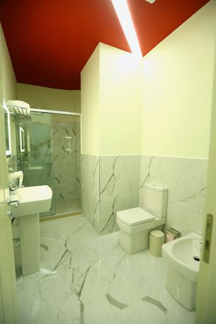 Imagen de la habitación del Hotel Vllaznia. Foto 8