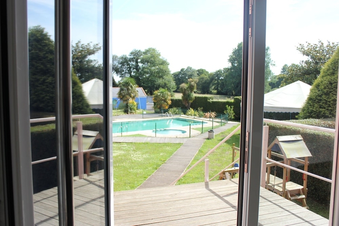 Imagen de la piscina del Hotel Voar. Foto 17