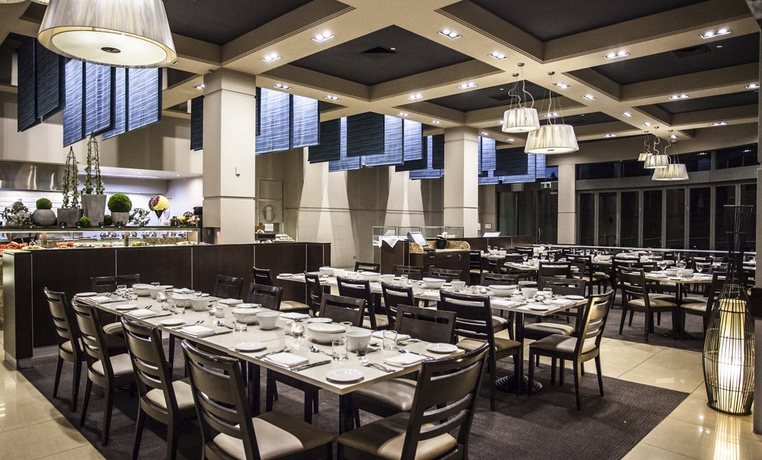 Imagen del bar/restaurante del Hotel Voco Gold Coast, An Ihg. Foto 3