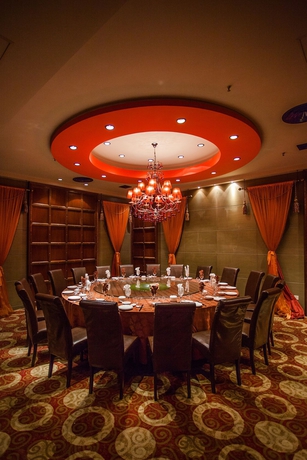 Imagen del bar/restaurante del Hotel Voco Nanjing Oriental Pearl, An Ihg. Foto 3