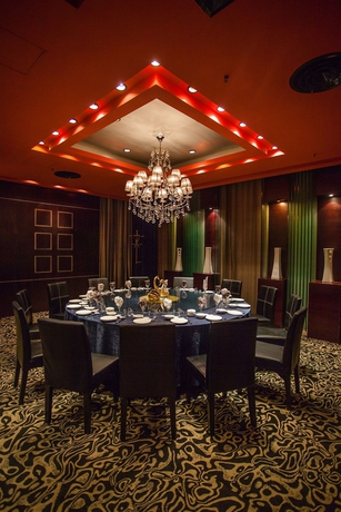 Imagen del bar/restaurante del Hotel Voco Nanjing Oriental Pearl, An Ihg. Foto 6