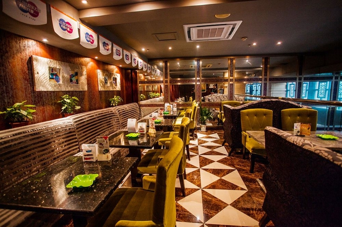Imagen del bar/restaurante del Hotel Voco Nanjing Oriental Pearl, An Ihg. Foto 7