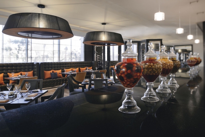 Imagen del bar/restaurante del Hotel Voco Riyadh, An Ihg. Foto 5