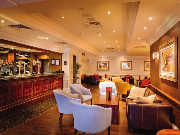 Imagen del bar/restaurante del Hotel Voco St. John's Solihull, An Ihg. Foto 2