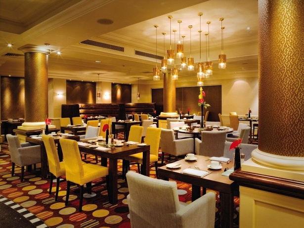 Imagen del bar/restaurante del Hotel Voco St. John's Solihull, An Ihg. Foto 3