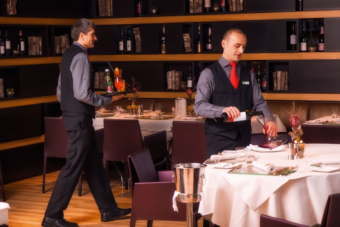 Imagen del bar/restaurante del Hotel Voco Villach, An Ihg. Foto 4