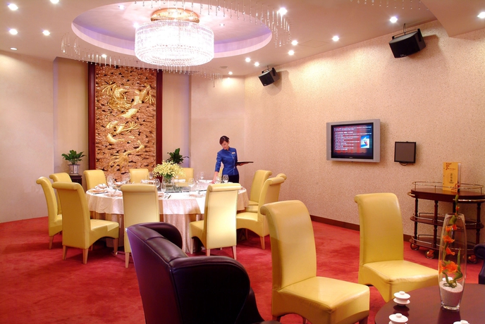 Imagen del bar/restaurante del Hotel Voco Wuhan Xinhua, An Ihg. Foto 3