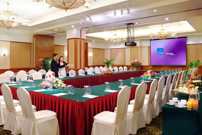 Imagen de los interiores del Hotel Voco Wuhan Xinhua, An Ihg. Foto 12