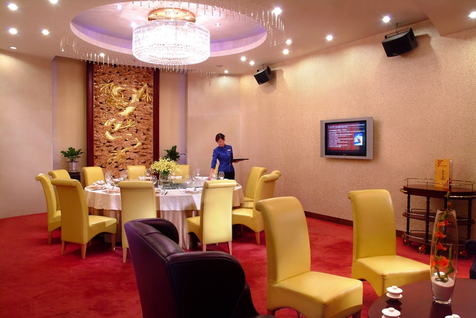 Imagen del bar/restaurante del Hotel Voco Wuhan Xinhua, An Ihg. Foto 6