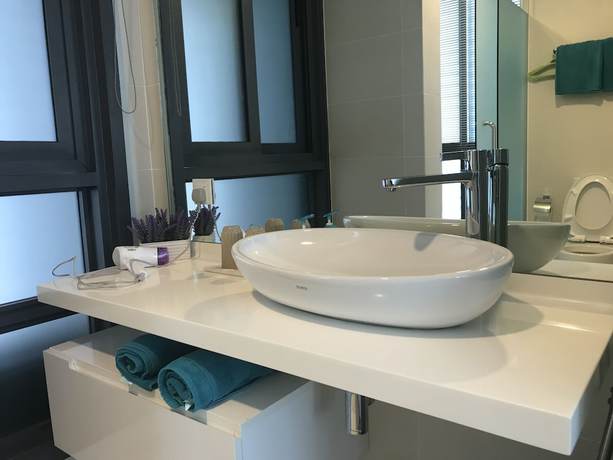 Imagen de la habitación del Hotel Vogue Suites One. Foto 4