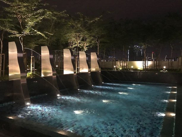 Imagen de la piscina del Hotel Vogue Suites One. Foto 18